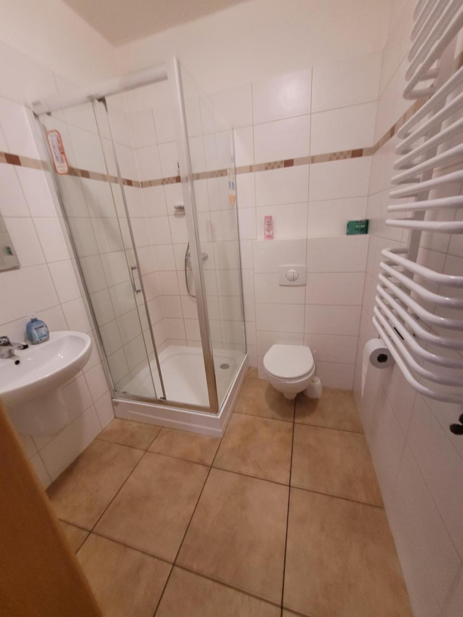 Dworek Biesiadny Bed & Breakfast *