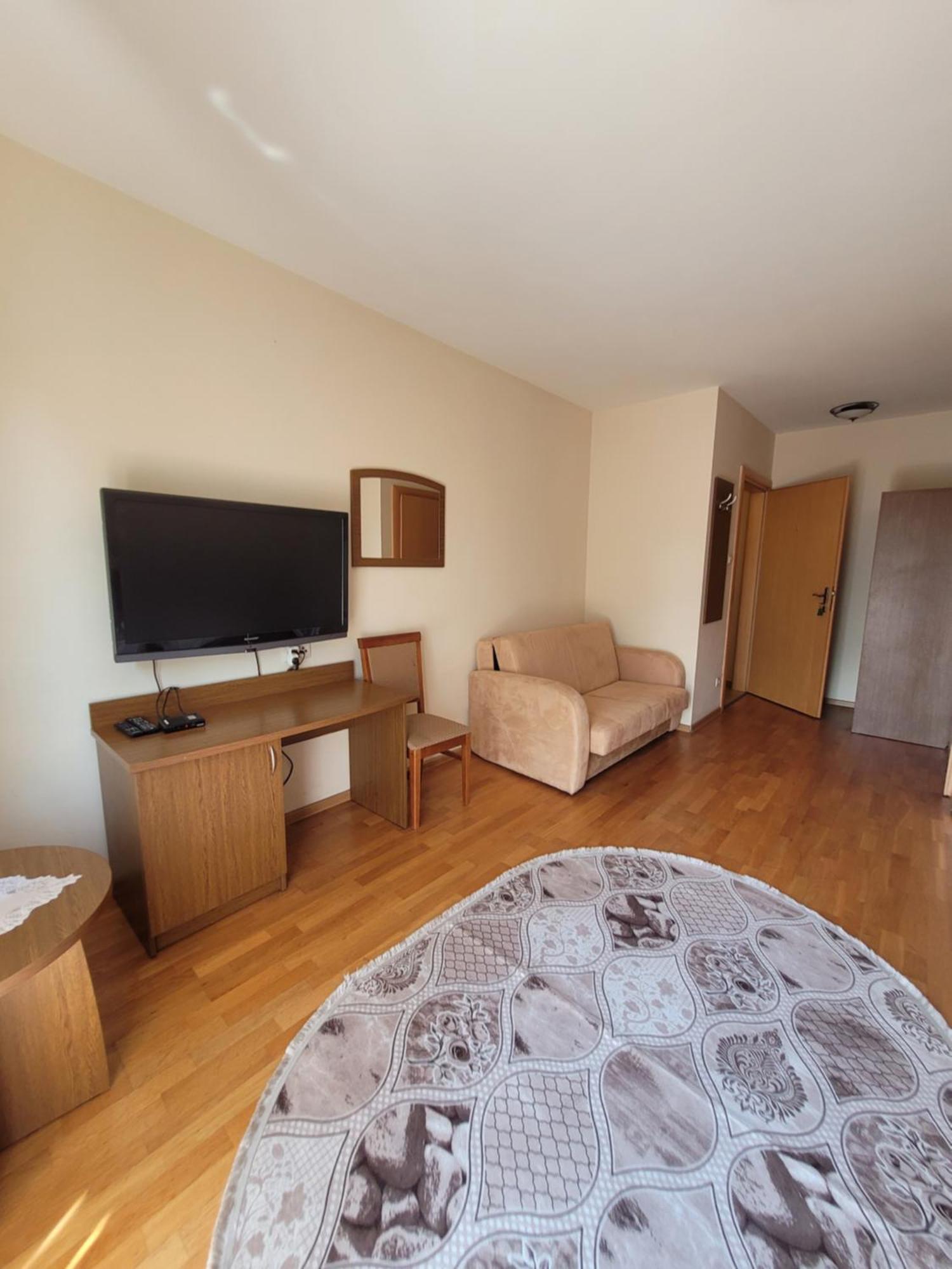 Dworek Biesiadny Bed & Breakfast *