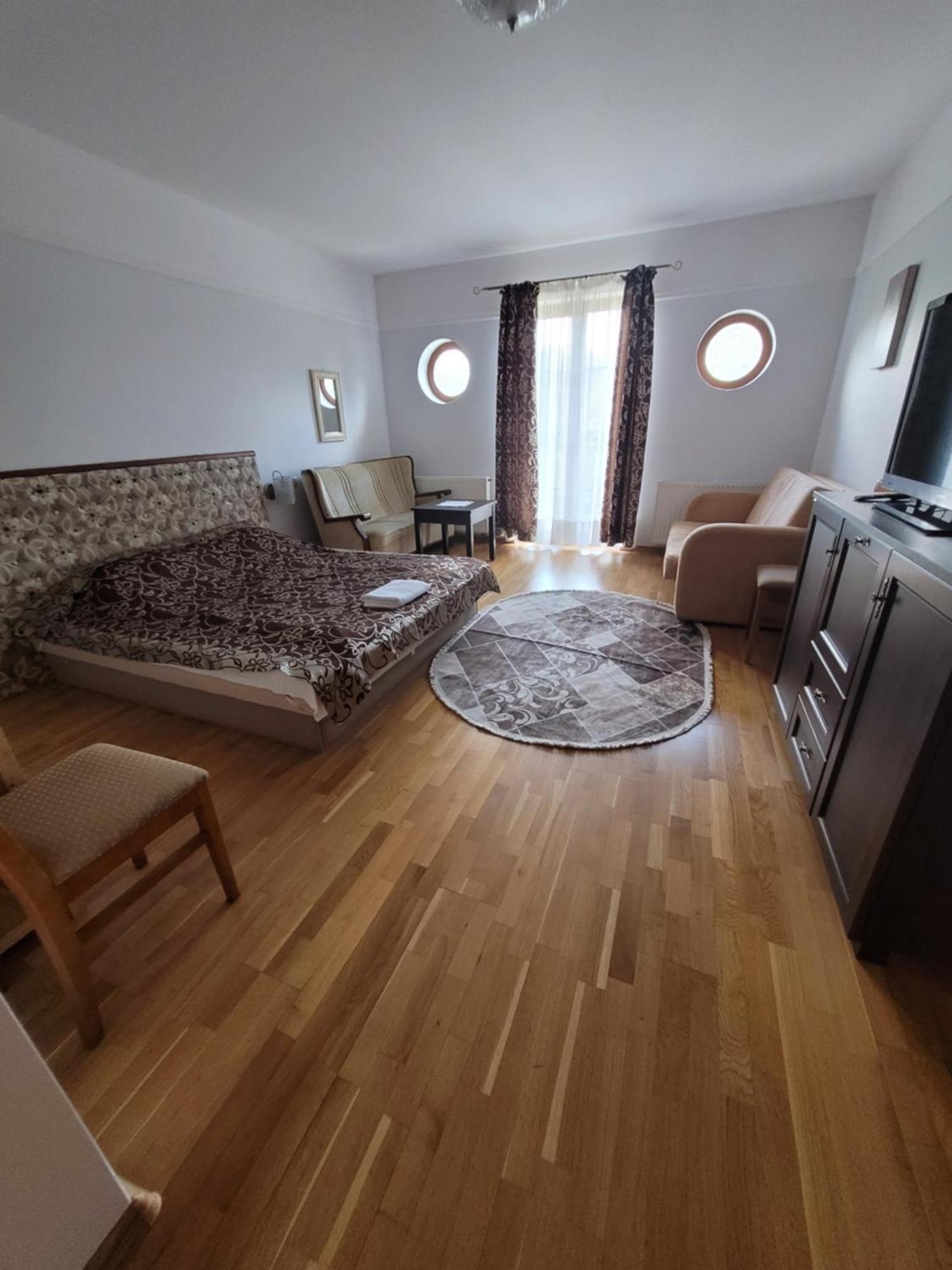 Bed & Breakfast Dworek Biesiadny Radzewice